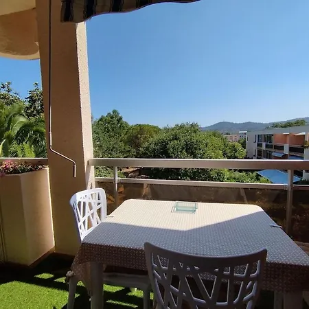 Les Chenes Climatise Avec Terrasse A 8mn A Pieds De La Bormes-les-Mimosas