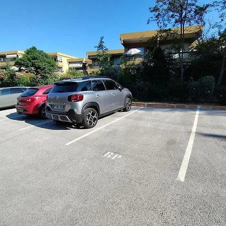 Les Chenes Climatise Avec Terrasse A 8mn A Pieds De La Bormes-les-Mimosas