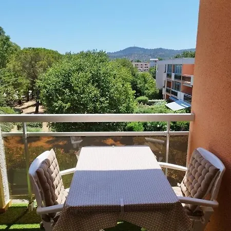 Les Chenes Climatise Avec Terrasse A 8mn A Pieds De La Apartment