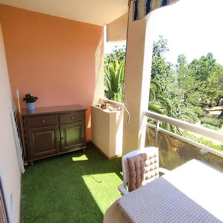 Les Chenes Climatise Avec Terrasse A 8mn A Pieds De La Apartment