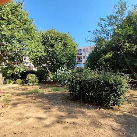 Les Chenes Climatise Avec Terrasse A 8mn A Pieds De La Apartment